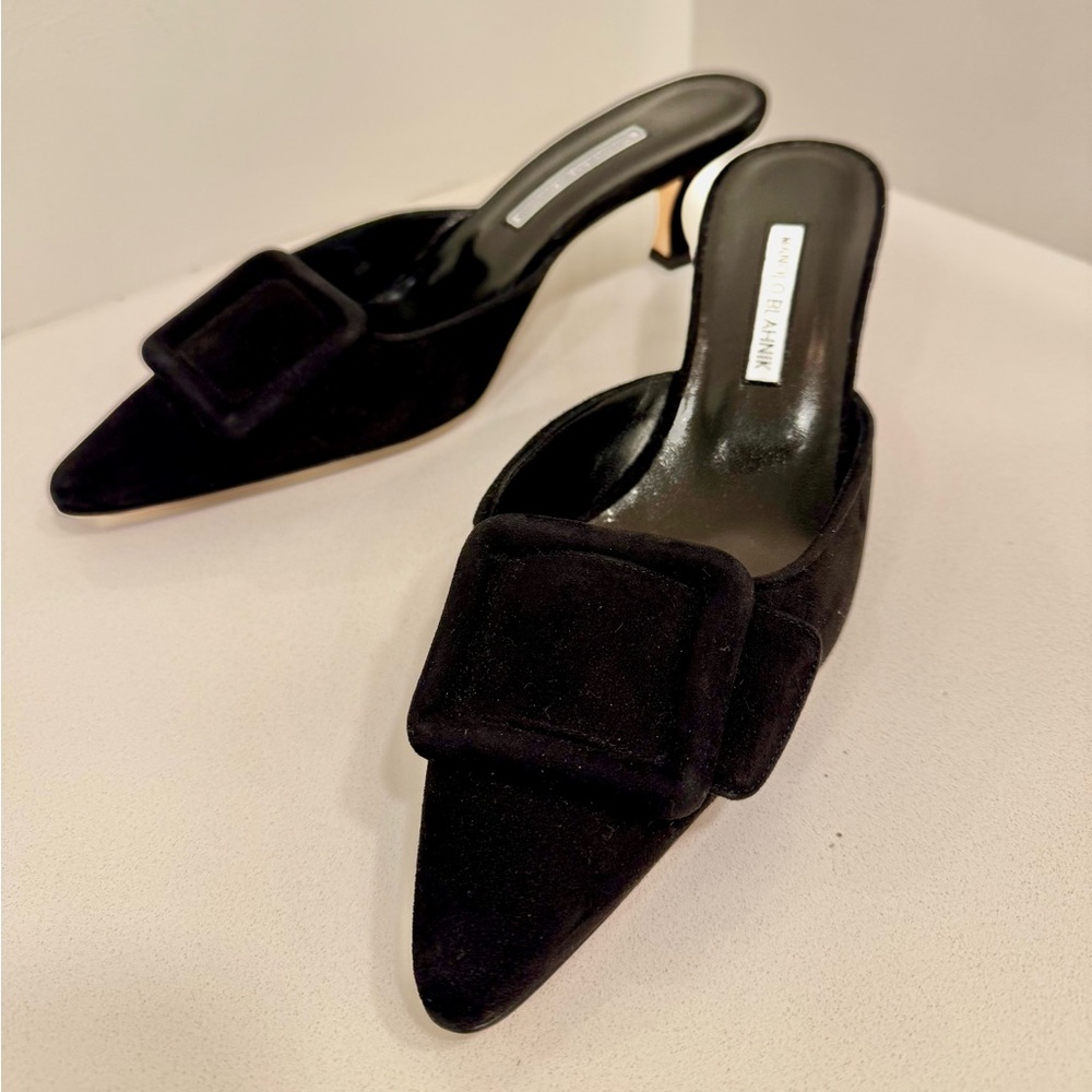 Manolo Blahnik Maysale Black Suede Buckle Mules Practical Kitten Heel 39.5